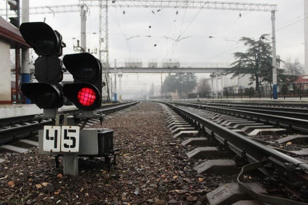 В Краснодаре пассажирский поезд насмерть сбил школьницу на перегоне