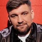 Из толпы в загс: 5 звезд, которые выбрали в жены своих фанаток