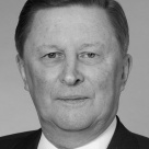 Умер Сергей Иванов: экс-глава Минобороны знал The Beatles наизусть и работал у Килиманджаро