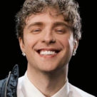 Фанатку Егора Крида увезли с концерта в больницу: певец обещает искупить вину