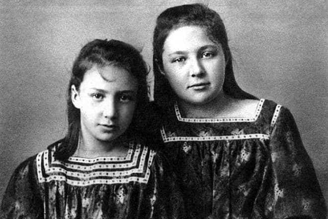 Марина Цветаева с сестрой