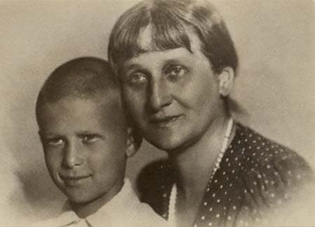 Анна Ахматова с сыном