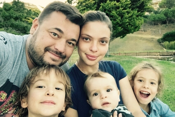 Регина Бурд с мужем и детьми Регина Бурд с мужем и детьми