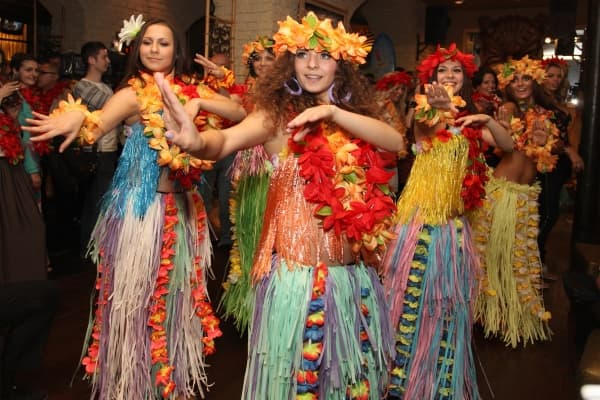Аксессуары и костюмы для гавайской вечеринки