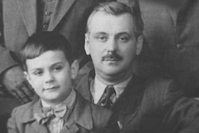 Никита Михалков в детстве с отцом