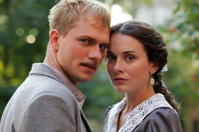 Вячеслав Дробинков и Екатерина Олькина на съемках сериала "Пока станица спит" Вячеслав Дробинков и Екатерина Олькина на съемках сериала "Пока станица спит"