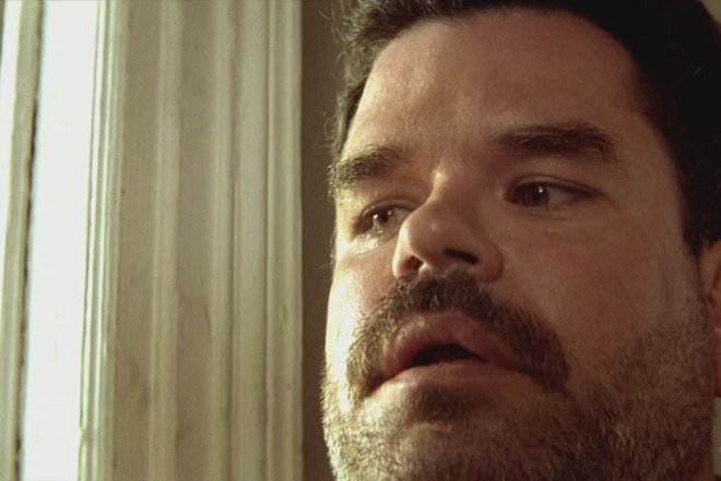 Фильм «Леон»: актер Майкл Бадалукко в роли отца Матильды Фильм «Леон»: актер Майкл Бадалукко в роли отца Матильды