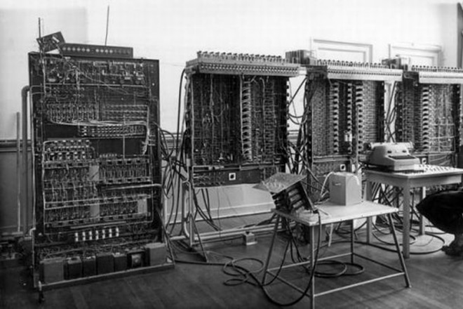 Какая машина явилась прототипом современного компьютера и опередила время на 100 лет