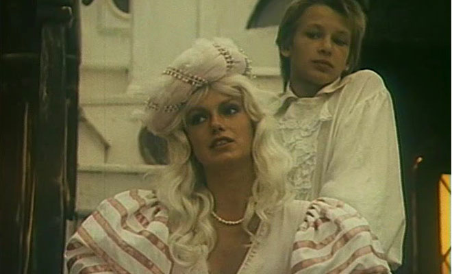Фильм «Выше радуги»: актриса Татьяна Басова в роли Светланы Михайловны Фильм «Выше радуги»: актриса Татьяна Басова в роли Светланы Михайловны