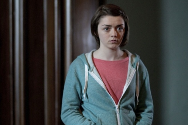 Мэйси Уильямс в сериале «Тайна Крикли-холла» Мэйси Уильямс в сериале «Тайна Крикли-холла»