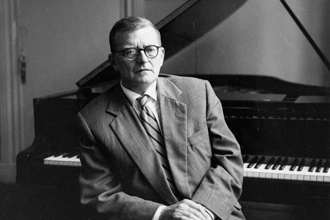 Дмитрий Шостакович у рояля