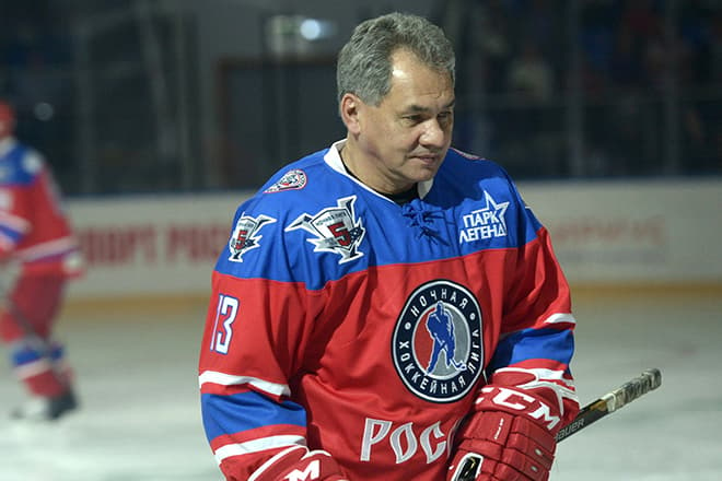 Сергей Шойгу любит хоккей
