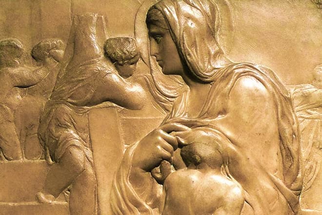 Рельефная скульптура Микеланджело "Мадонна у лестницы"
