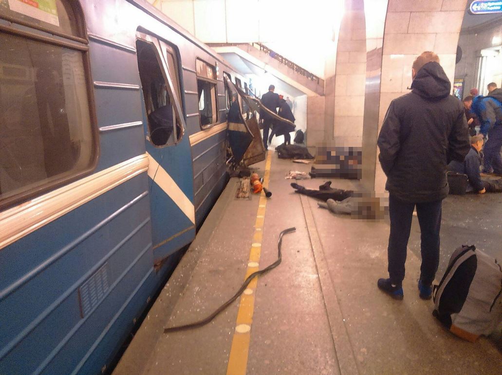 Взрыв в метро Санкт-Петербурга 3 апреля 2017 года - фото с места происшествия Взрыв в метро Санкт-Петербурга 3 апреля 2017 года - фото с места происшествия