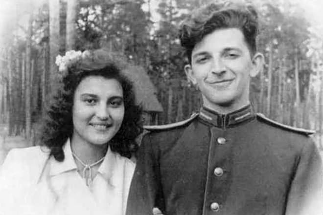 Аркадий Стругацкий с первой женой