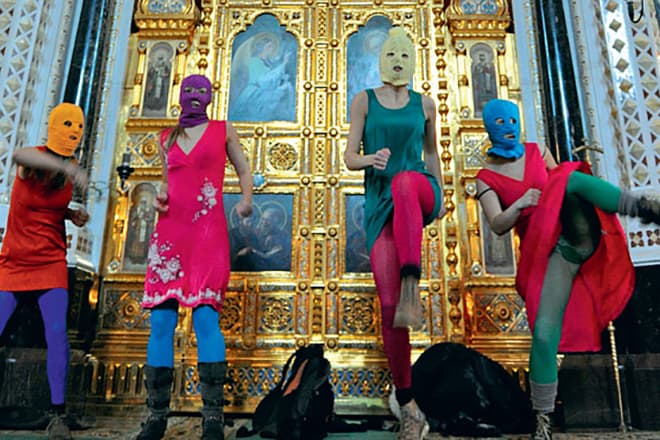 Группа Pussy Riot в храме Христа Спасителя