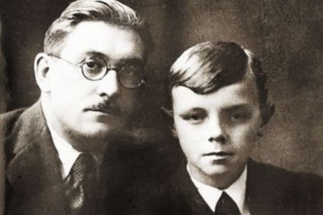 Кирилл Лавров в детстве с отцом