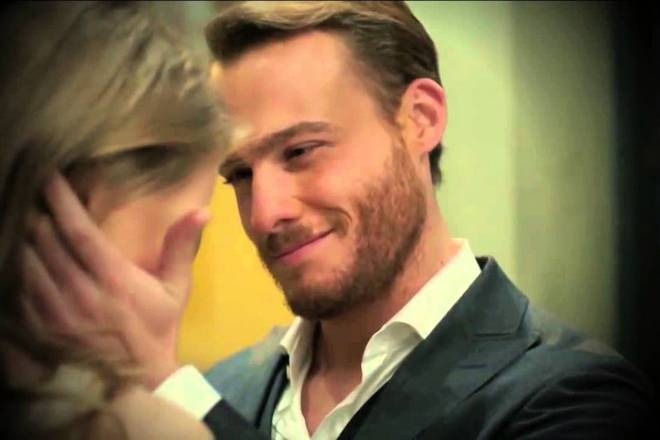 Керем Бурсин в сериале «Дело чести» Керем Бурсин в сериале «Дело чести»