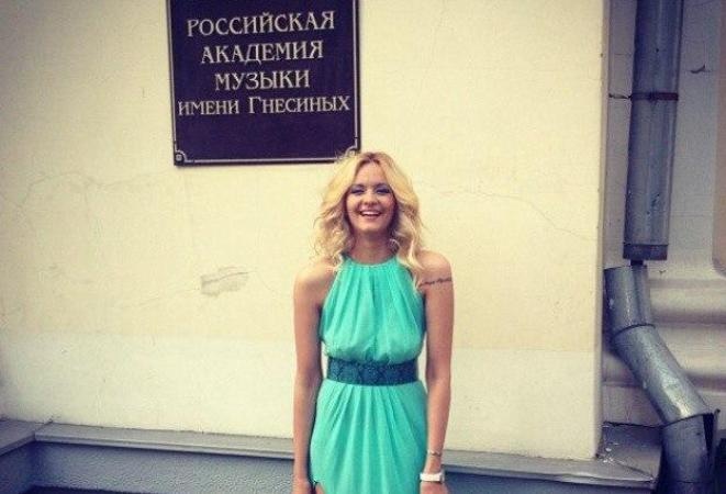 Александра Воробьёва окончила Академию им. Гнесиных Александра Воробьёва окончила Академию им. Гнесиных