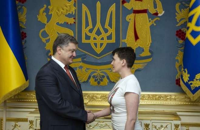 Петр Порошенко и Надежда Савченко Петр Порошенко и Надежда Савченко