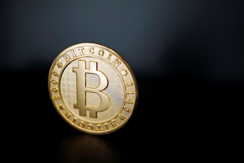 Курс биткоина к доллару пробил новую психологическую отметку Курс биткоина к доллару пробил новую психологическую отметку