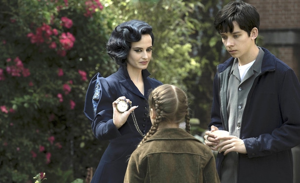 Eva Green and Asa Butterfield in the film "Miss Peregrine's Home for Peculiar Children" Eva Green and Asa Butterfield in the film "Miss Peregrine's Home for Peculiar Children"