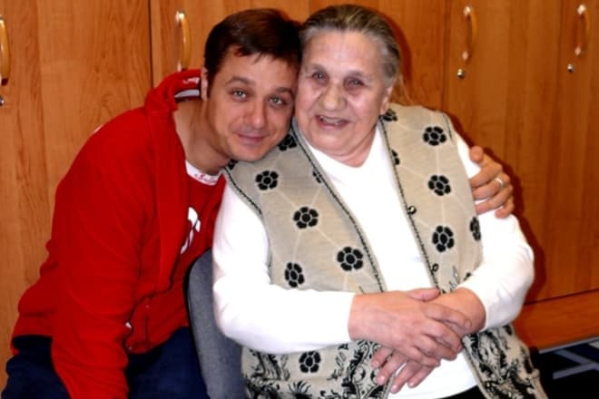 Алексей Макаров с бабушкой