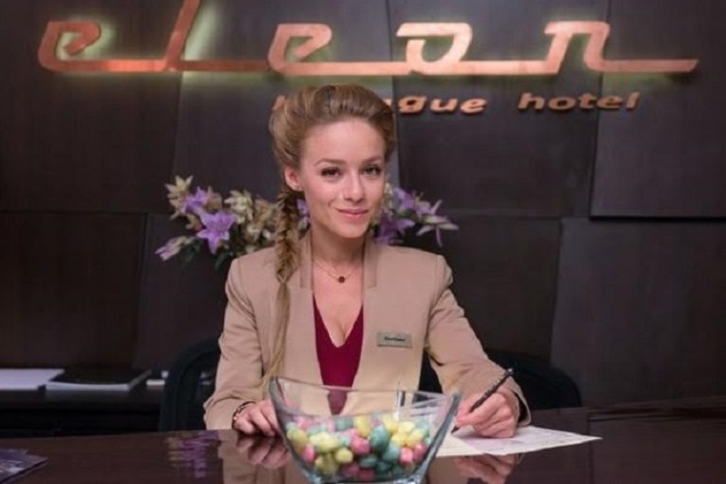 Рина Гришина в сериале «Отель «Элеон» Рина Гришина в сериале «Отель «Элеон»