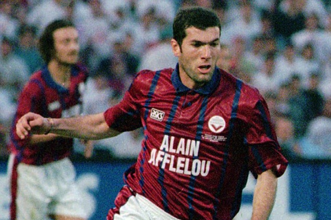 Zinedine Zidane - biography, photo, age, height, personal ...