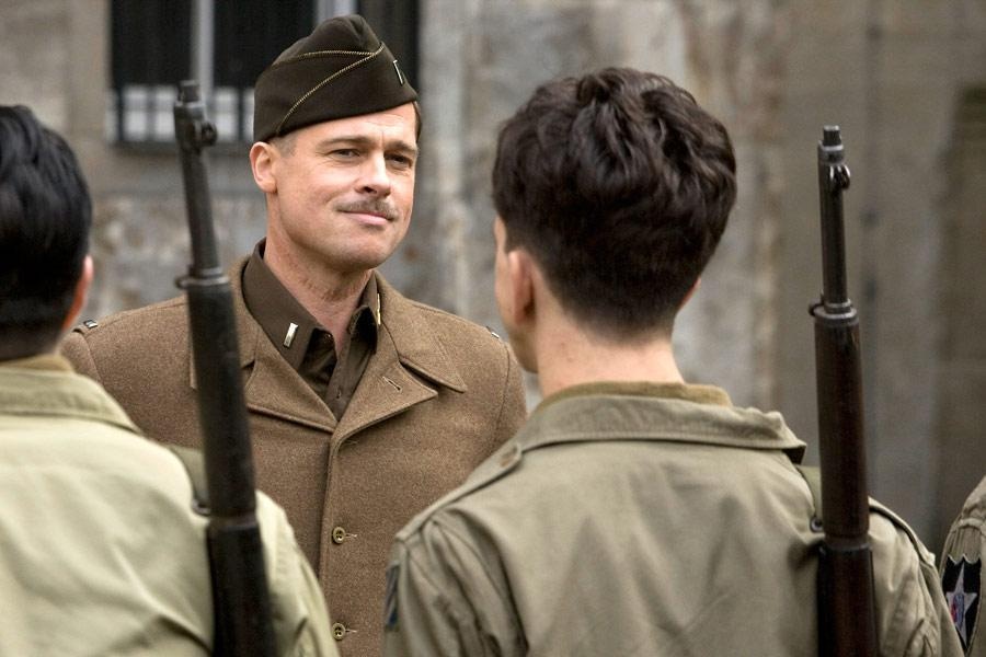 Фильм «Бесславные ублюдки»: актер Брэд Питт в роли Альдо Рейна Фильм «Бесславные ублюдки»: актер Брэд Питт в роли Альдо Рейна