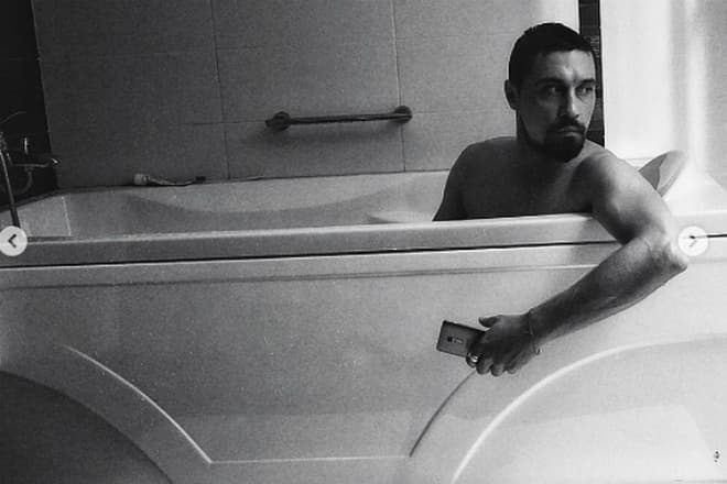 Дима Билан - фотосессия в ванной