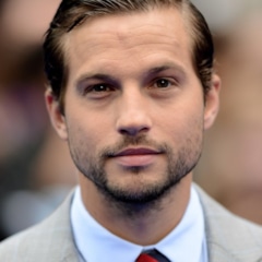 фотография Логан Маршалл-Грин