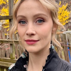 фотография Сара Гадон