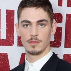 фотография Хиро Файнс-Тиффин