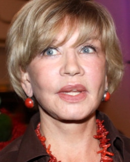 Вера Алентова