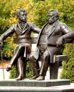 Памятник Пушкину и Крылову (в г.Пушкино)