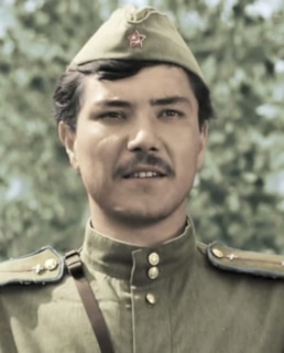 Рустам Сагдуллаев в фильме «В бой идут одни «старики»