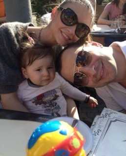 Мадалина Драгичи с семьёй