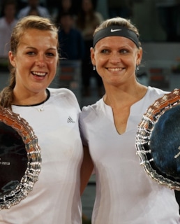 Анастасия Павлюченкова с соперницей