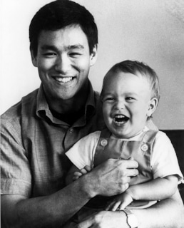 Брэндон Ли с отцом