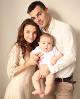 Анастасия Казаку с мужем и ребёнком