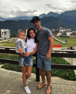 Анастасия Казаку с мужем и ребёнком