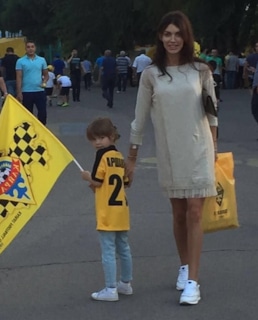 Алиса Казьмина с дочкой