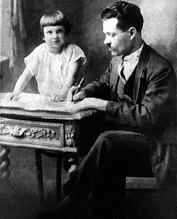 Нестор Махно с дочерью