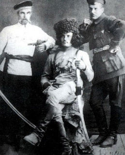 Нестор Махно с офицерами