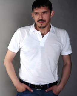 Певец Аркадий Кобяков