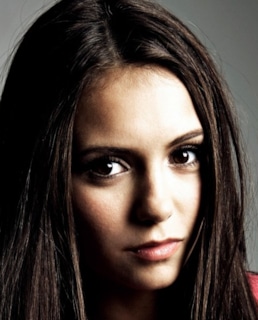 Нина Добрев