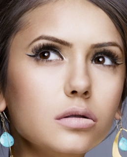 Нина Добрев