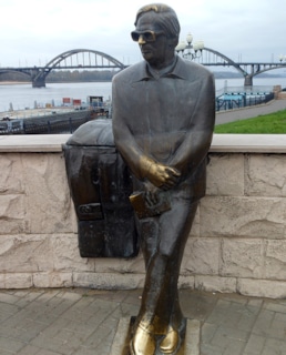 Памятник Льву Ошанину