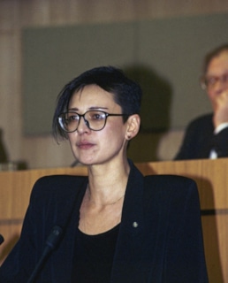 Ирина Хакамада на заседании Госдумы. 1994 год